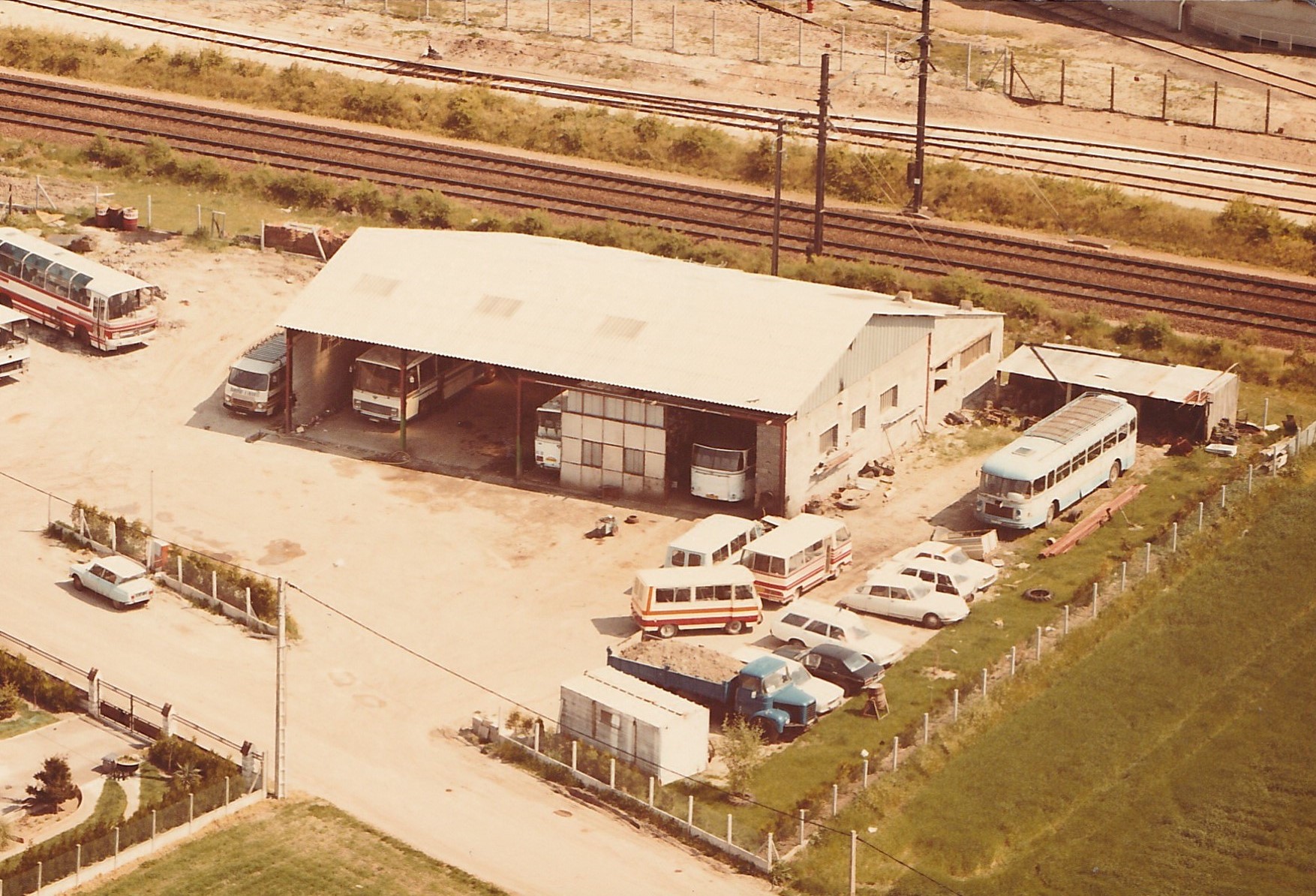 vue aerienne ancienne entrepot entreprise cars Crosnier